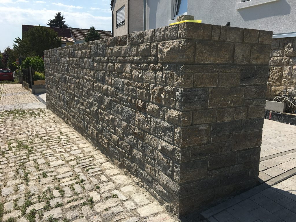 Natursteinmauer